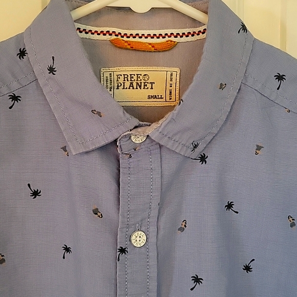 Free Planet short sleeve button up shirt blue with print NWOT durable, hi-qlty, - Picture 2 of 9